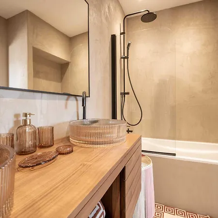 Charming Appt- Ac-1br-4p - 5min-st-tropez شقة